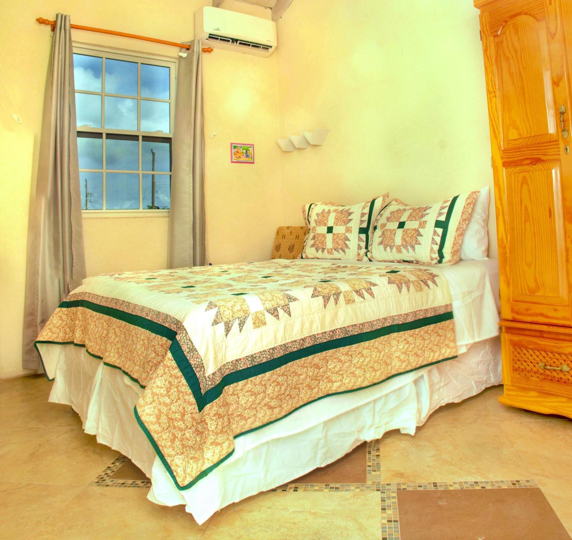 Cozy Modern Upstairs 2 Bed A/C Apt Near 2 Everything St. Philip Eksteriør billede