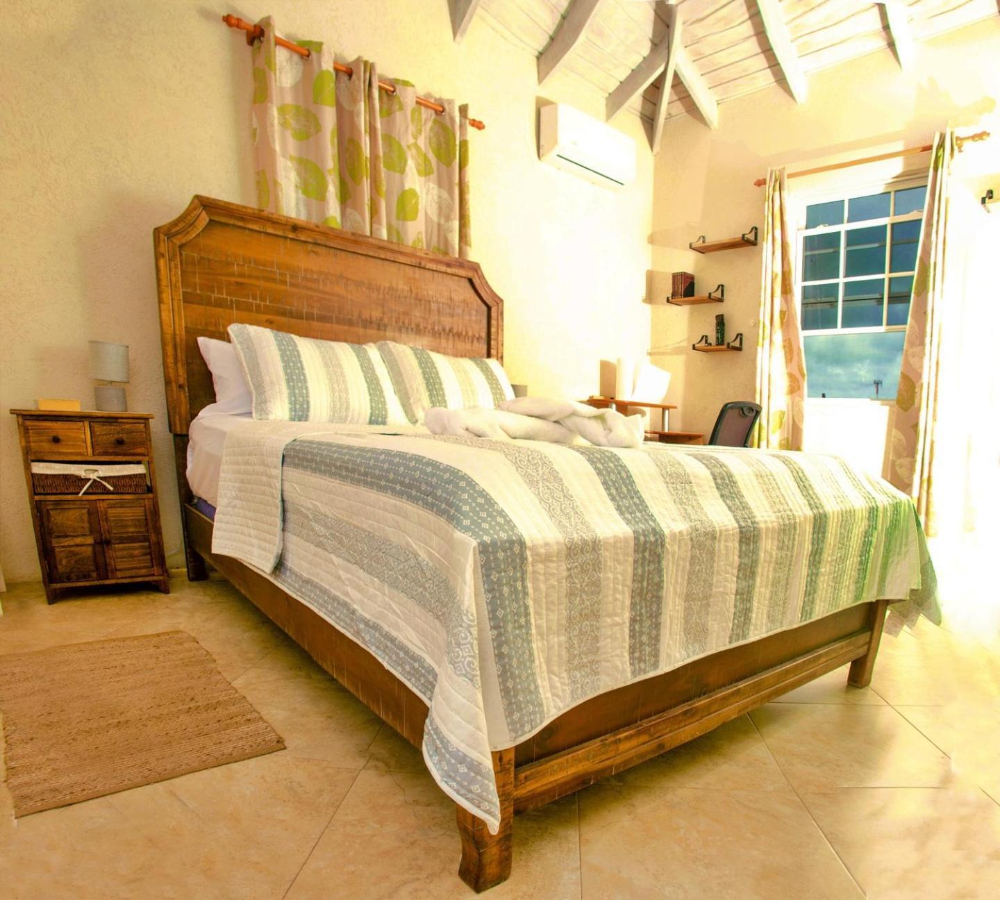 Cozy Modern Upstairs 2 Bed A/C Apt Near 2 Everything St. Philip Eksteriør billede