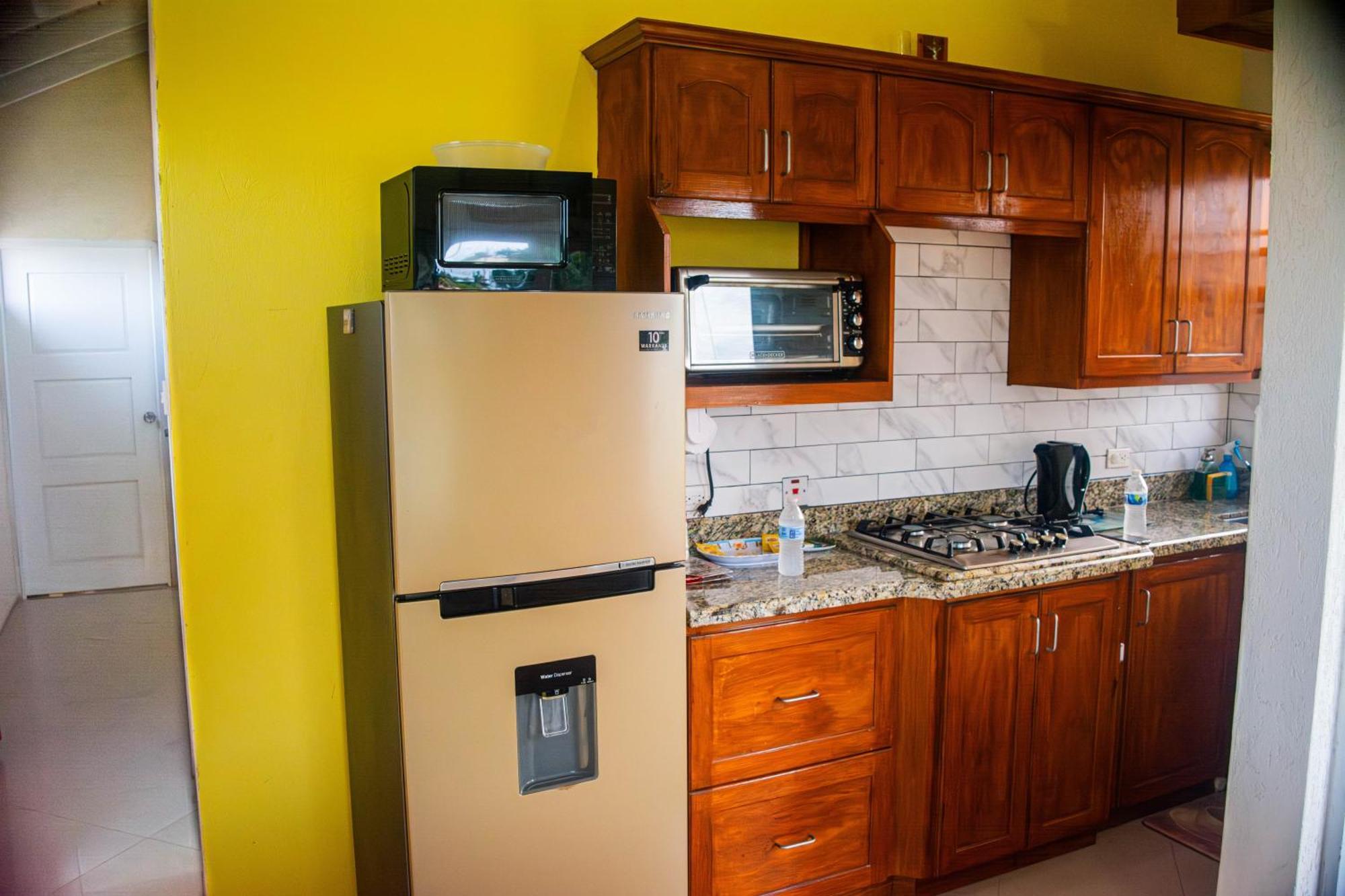 Cozy Modern Upstairs 2 Bed A/C Apt Near 2 Everything St. Philip Eksteriør billede